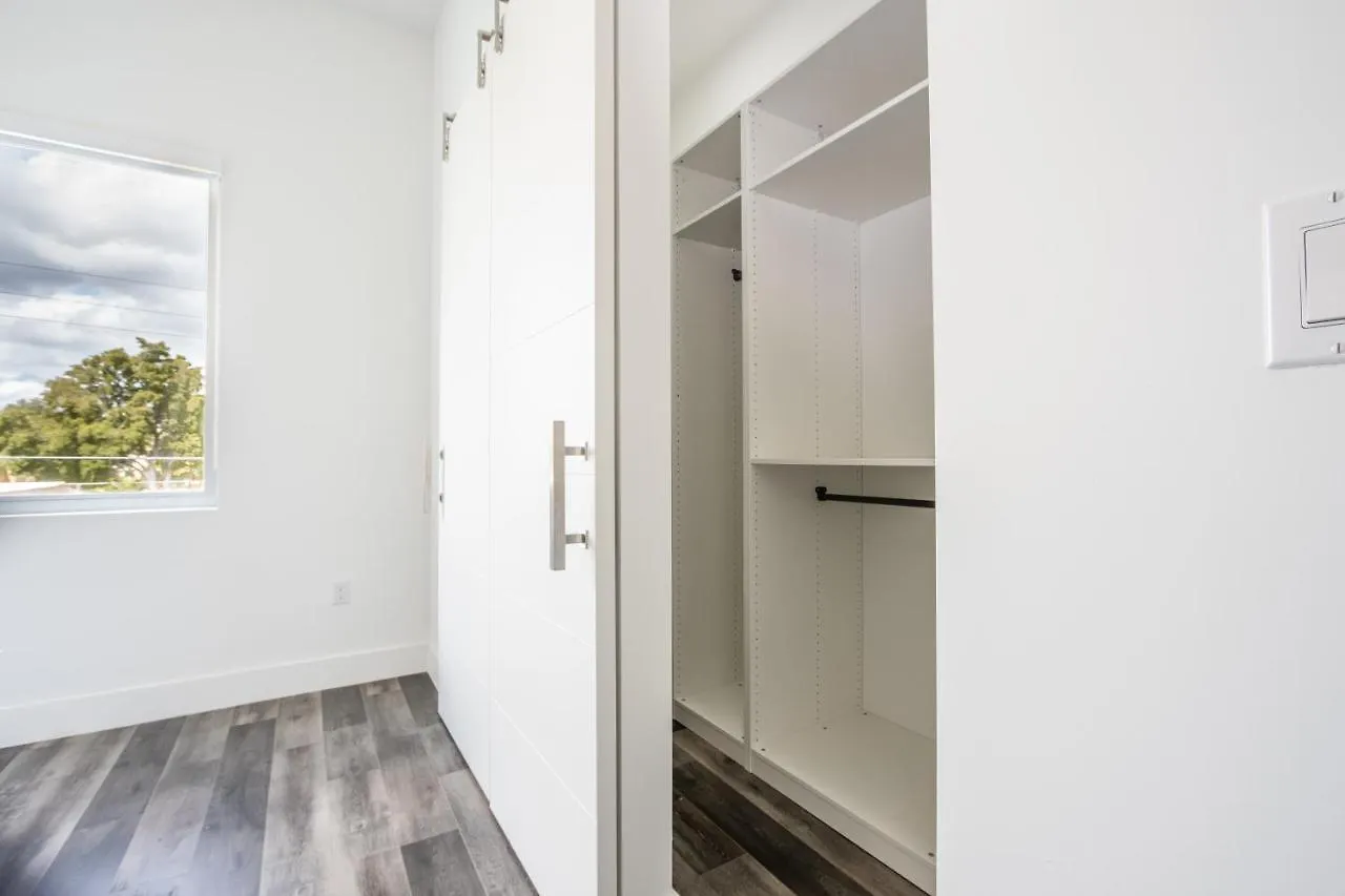 Modern 4-bedroom Townhouse With Pool! *
