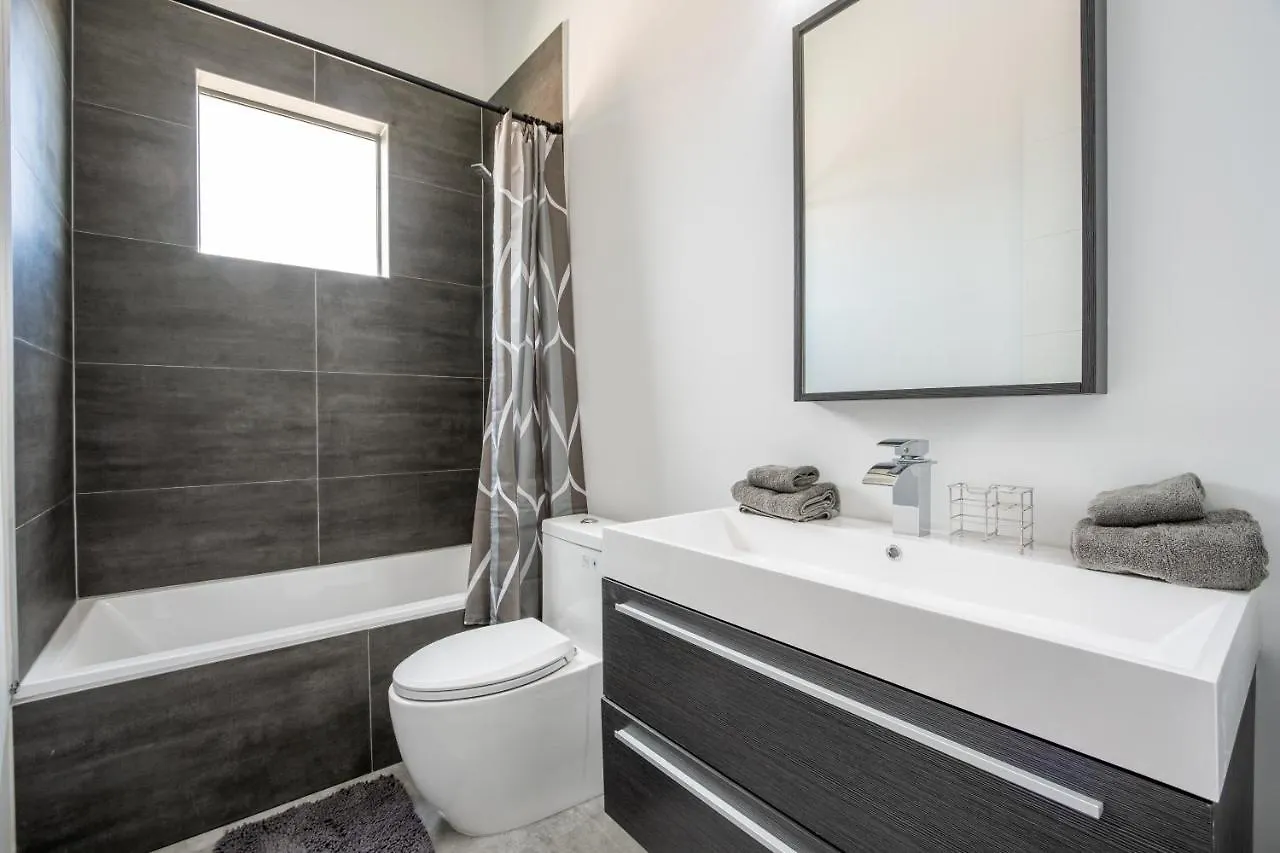 Prázdninový dům Modern 4-bedroom Townhouse With Pool!
