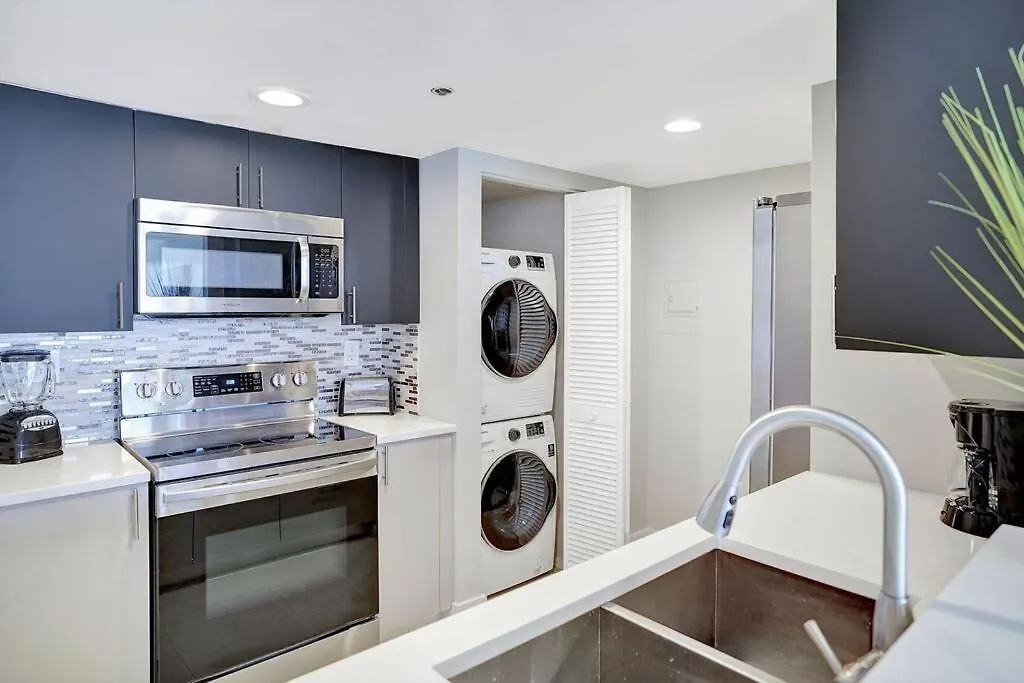 In Love! Skyline Views, Renovated Miami