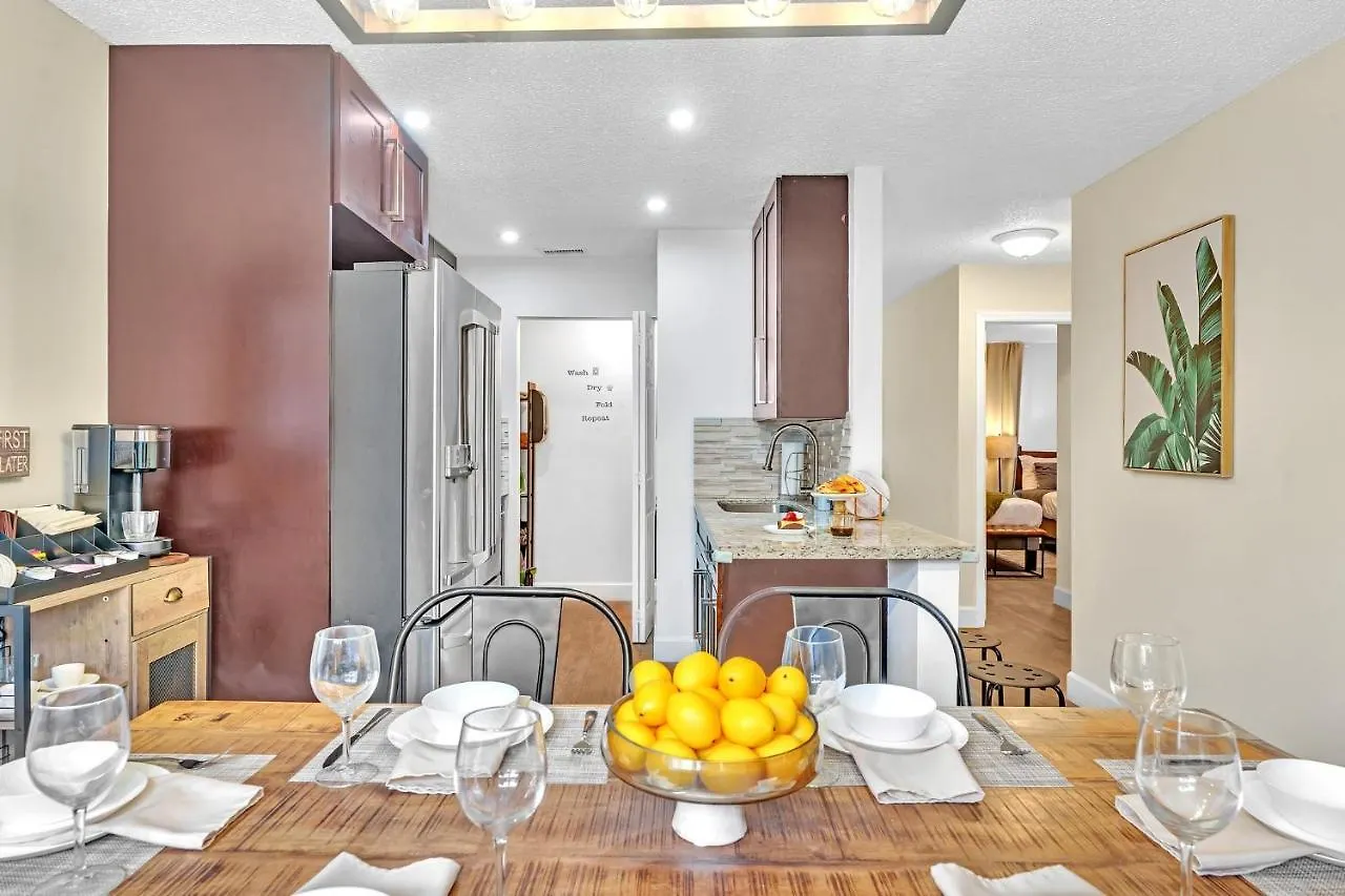 Estelo's Place - Modern Townhouse With King Bed, Only 5 Min From The Airport! Prázdninový dům
