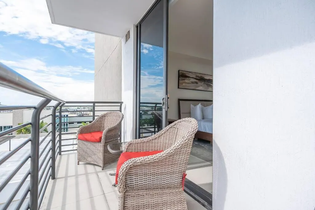 Apartment Stunning In Downtown Doral *