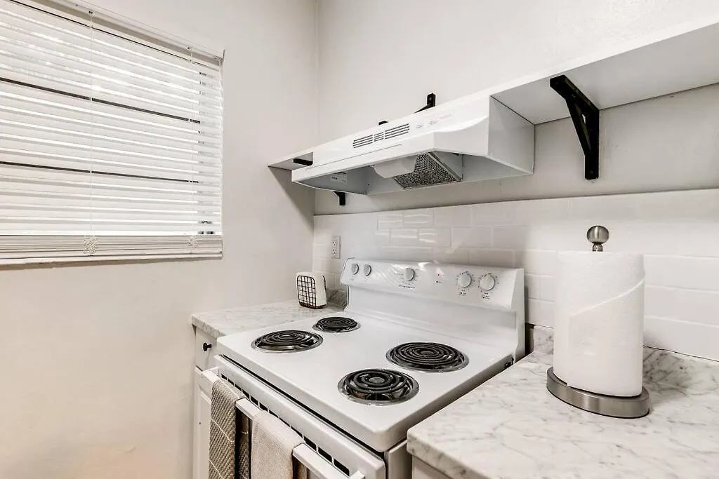 Spacious 2 Bedroom Near Airport Virg 5