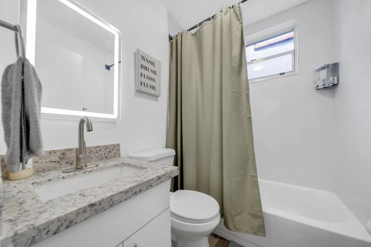 Enchanting Studio In Little Havana Διαμέρισμα