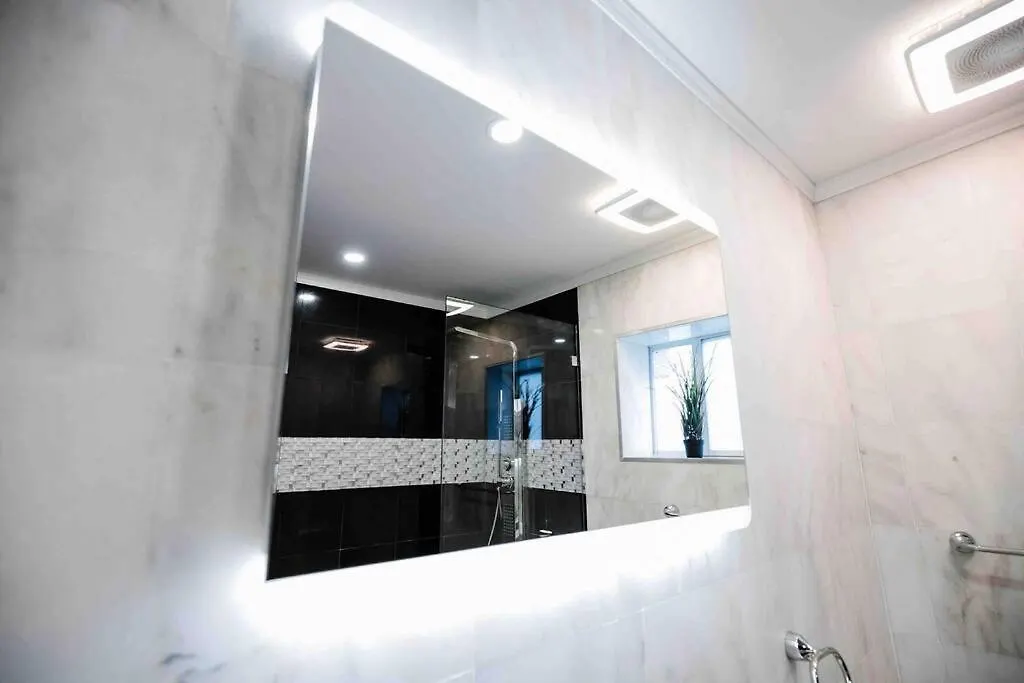 Exquisite Luxe 3 Bed With Hot Tub! *
