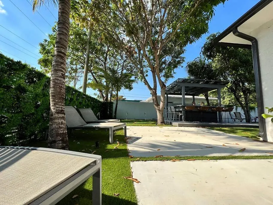 Stylish 2/1 Centrally Located! *