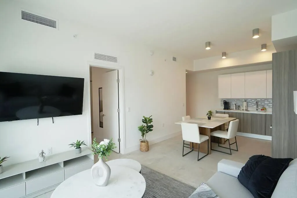 Brand New In Brickell With Parking ميامي