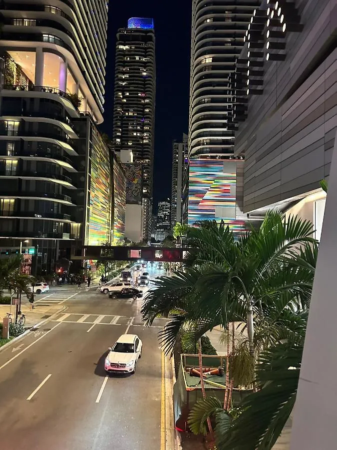 Brickell Unit, Amazing View, Balcony, Pool, 1 Free Parking Apartament *