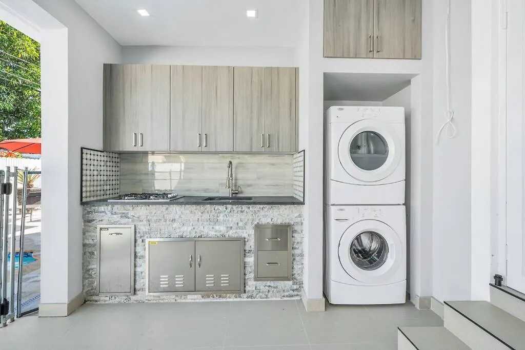 3 2 Family Friendly Brand New W Pool 度假居 *
