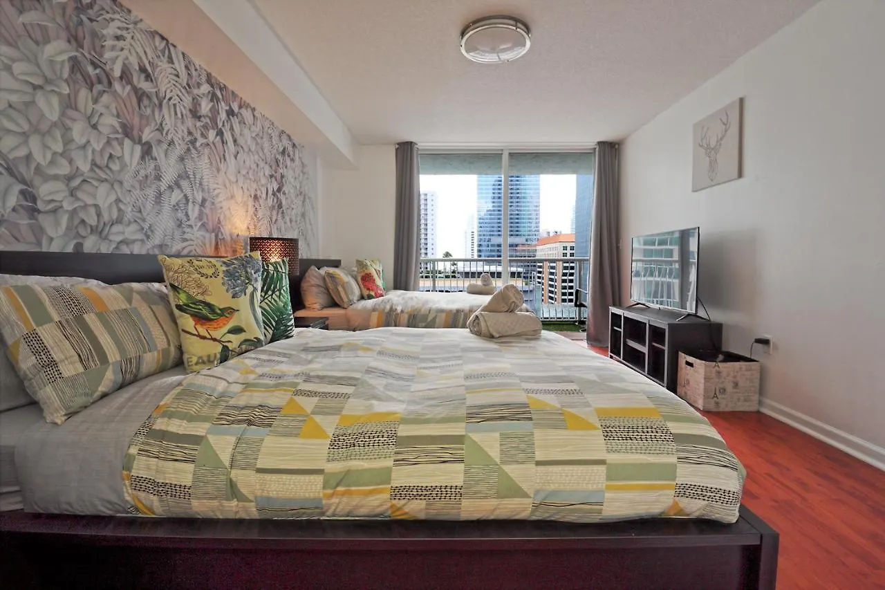 Upscale In The Heart Of Brickell Майами