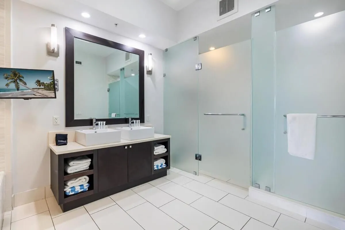 Stylish 2 Story On The Golf - By Viac