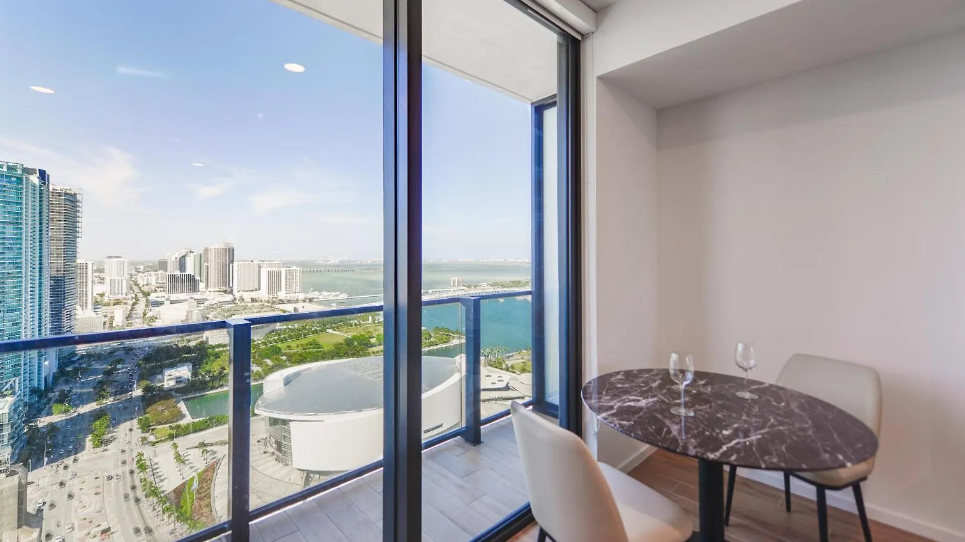 Bayside Luxury: Studio Near Bayfront Park * Μαϊάμι