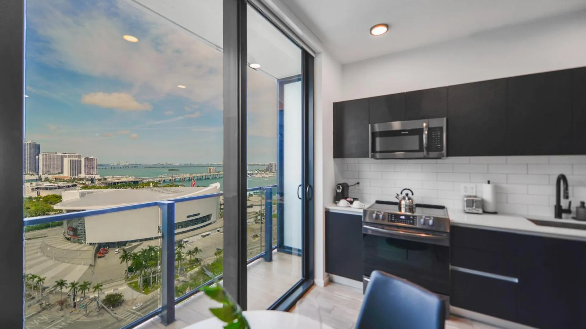 Exclusive Oasis: Charming Studio Near To Bayfront Park Apartman