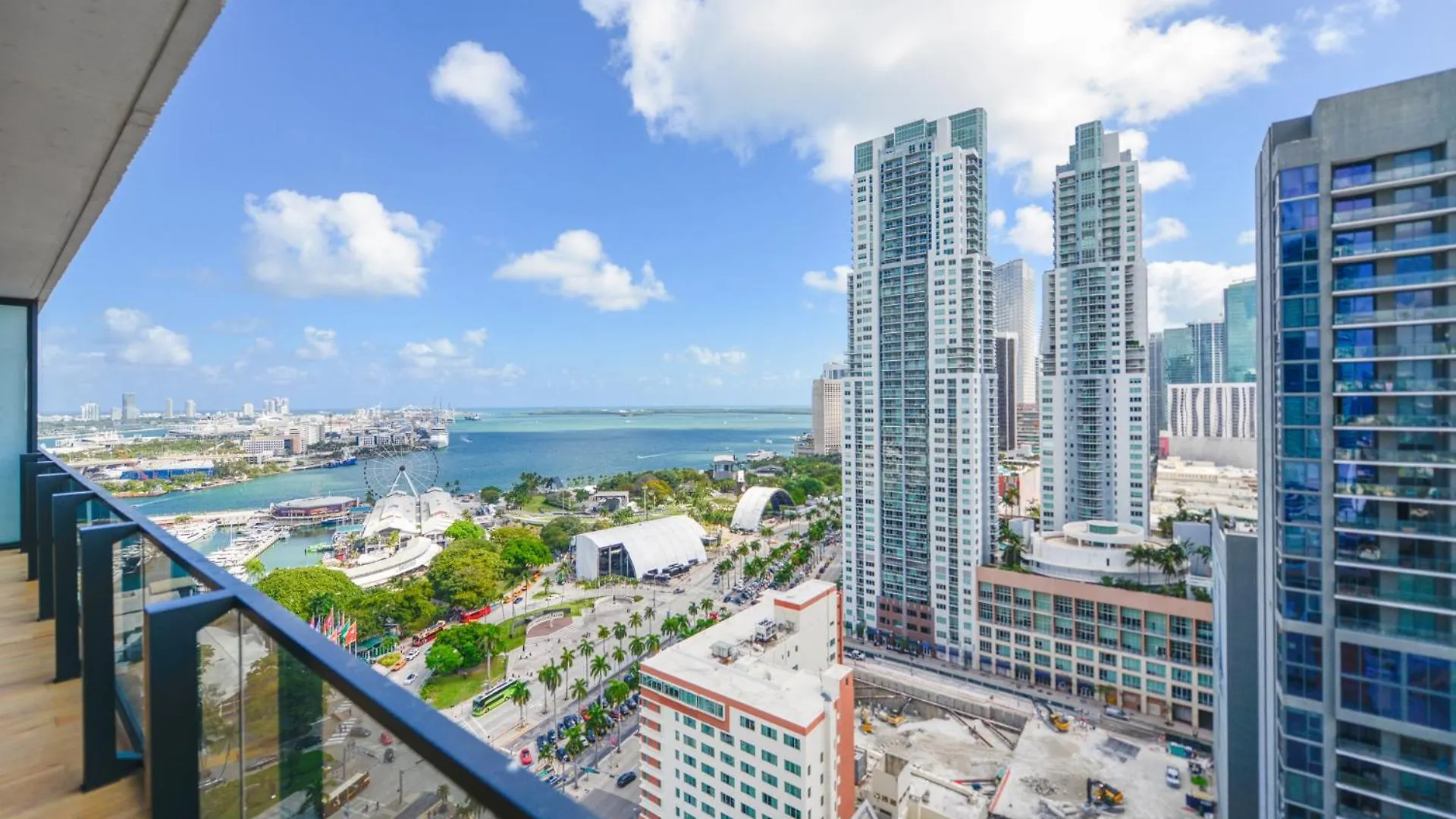 Breathtaking Views Near Bayfront Park * Miami