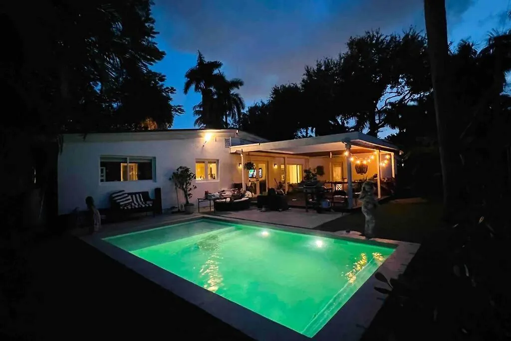 Semesterbostad Pool! Location! Steps To The Water! Kid Friendly! Miami
