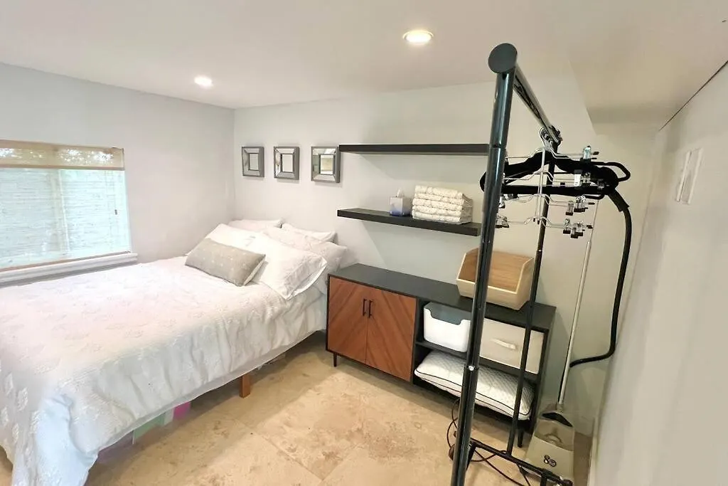 Pool! Location! Steps To The Water! Kid Friendly! Semesterbostad