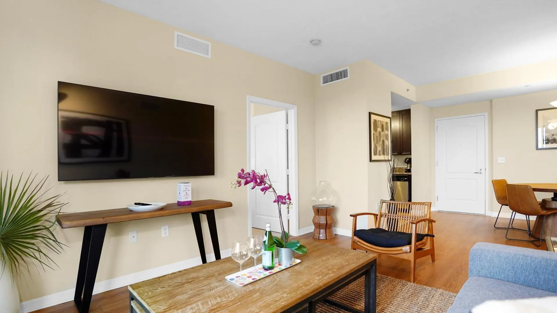 Apartment Dharma South At Red Road Commons *
