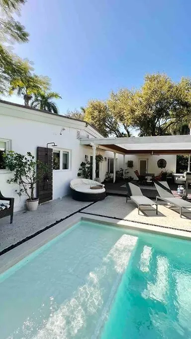 Semesterbostad Pool! Location! Steps To The Water! Kid Friendly! Miami