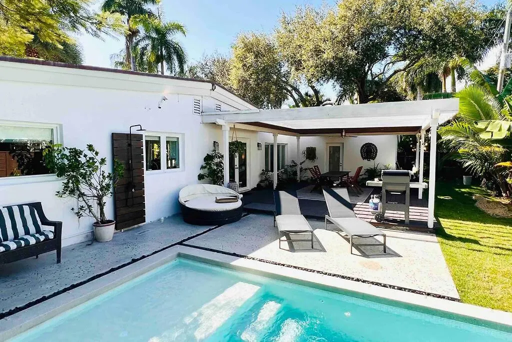 Semesterbostad Pool! Location! Steps To The Water! Kid Friendly! *