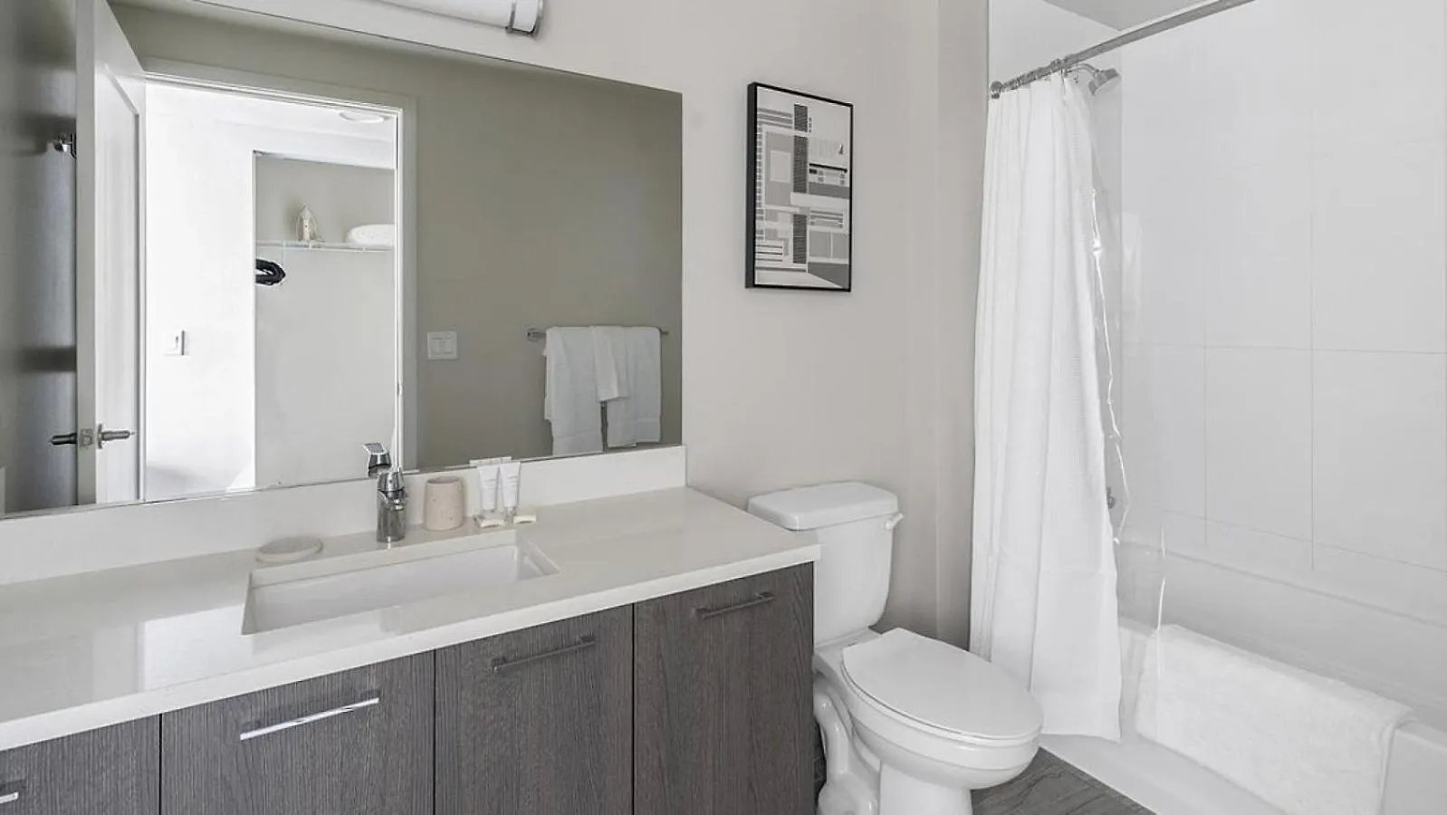 Landing - Modern With Amazing Amenities Apartment