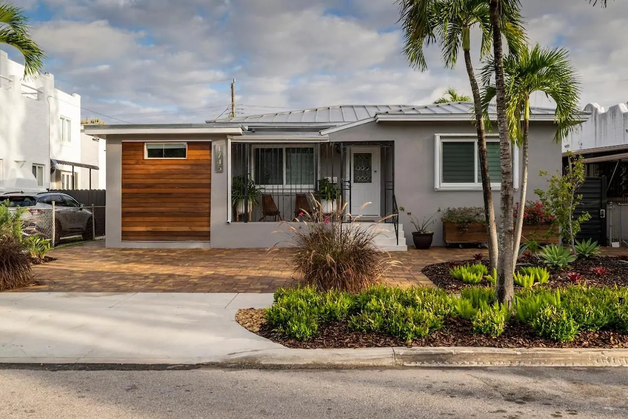 Semesterbostad Surfers Cove - Modern 3 2 W Pool Near Calle 8 Miami