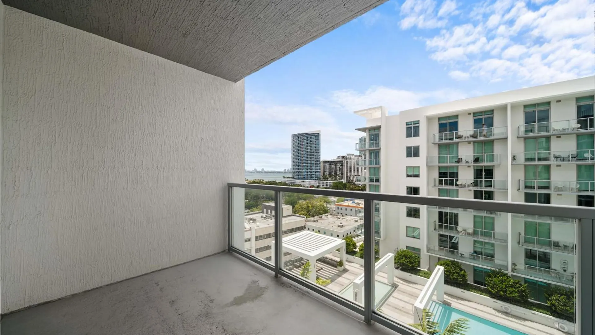Apartment Quadro Residences By Ionica