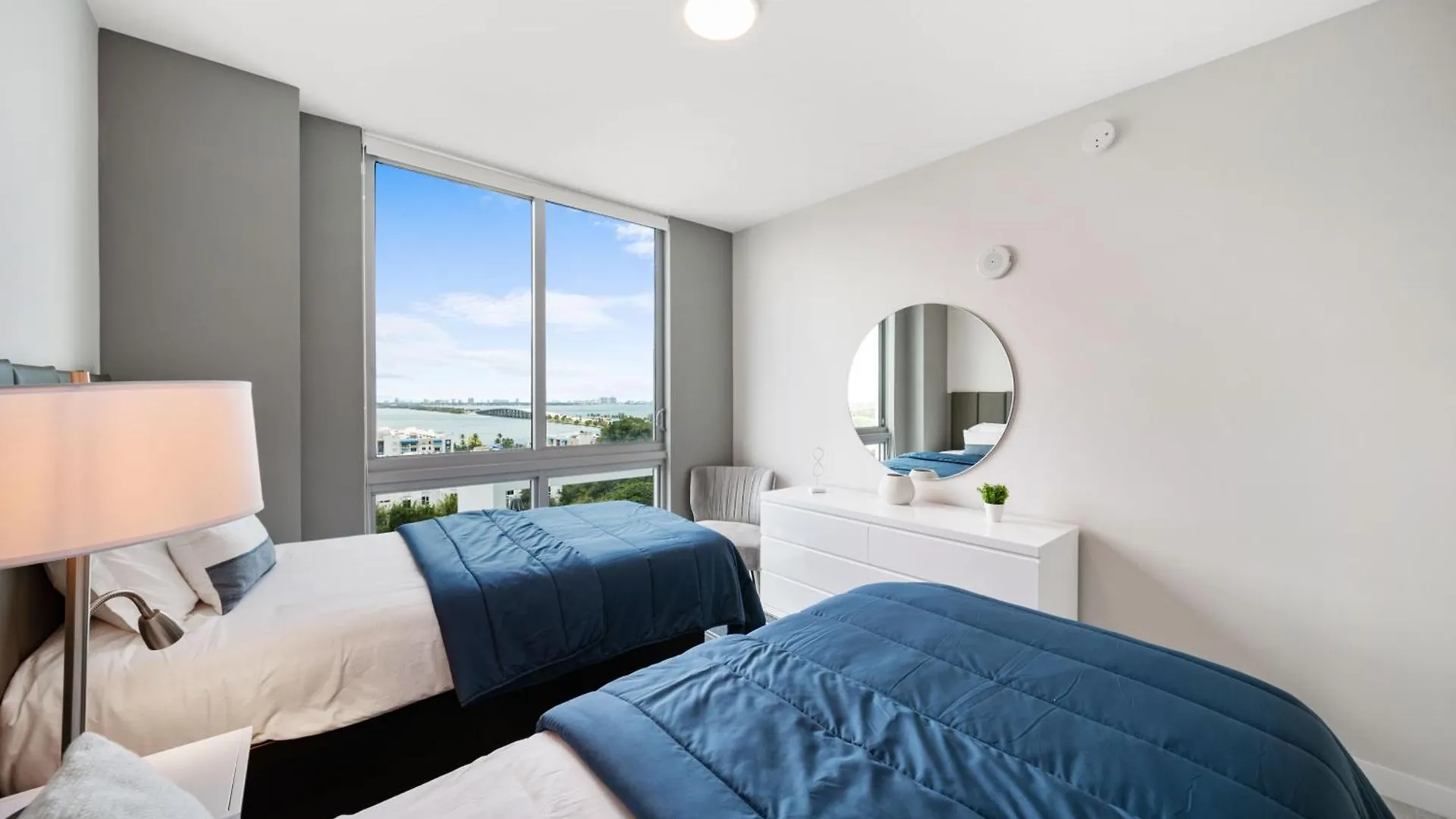 Quadro Residences By Ionica Apartment *