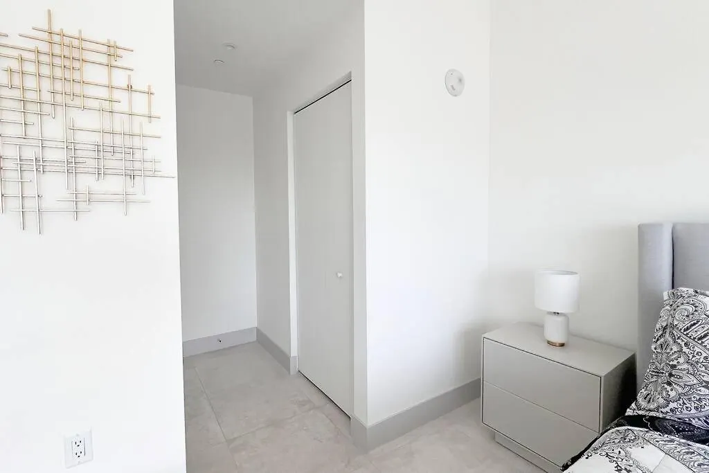 New 1/1 In Smart Brickell With Parking *