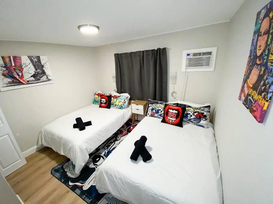 度假居 Unique Art Escape W/ Hottub, Arcade & Murals *