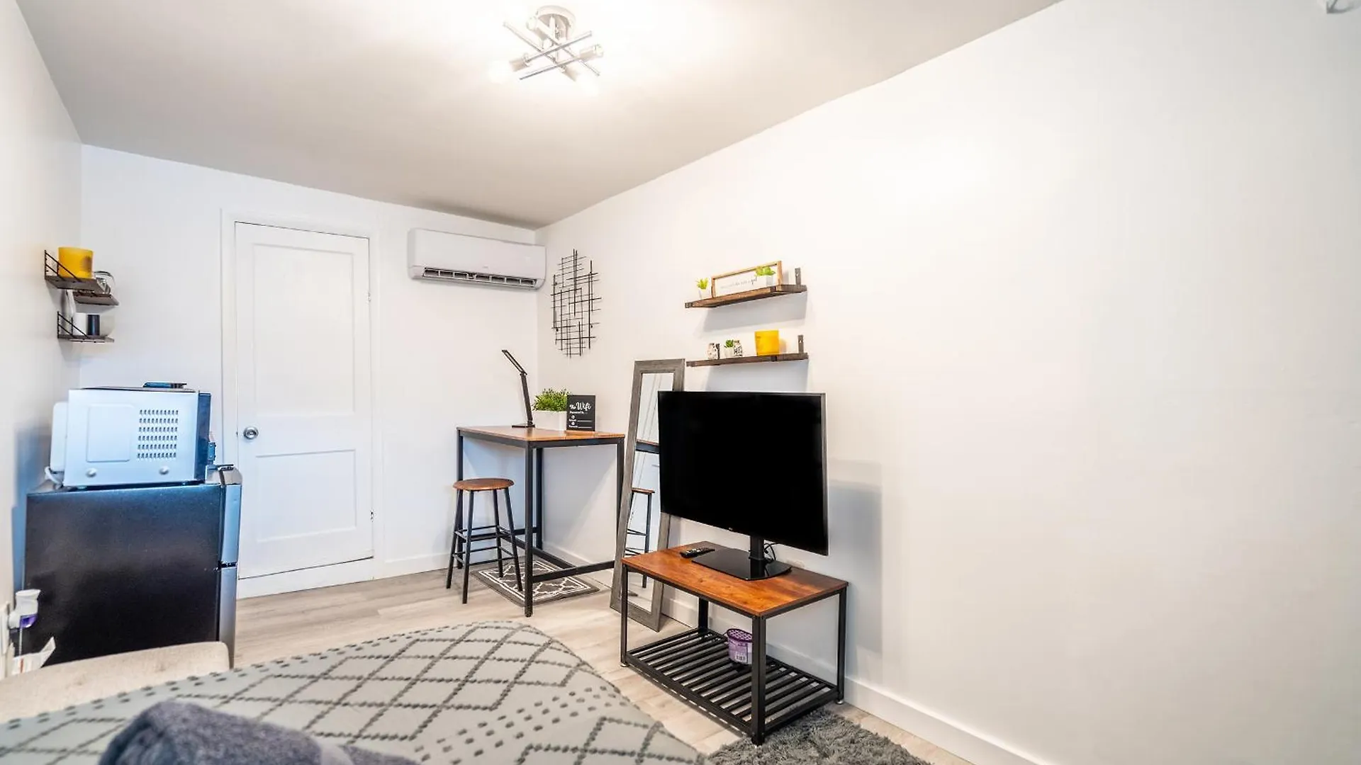 Cozy W/gated Parking Apartment Miami