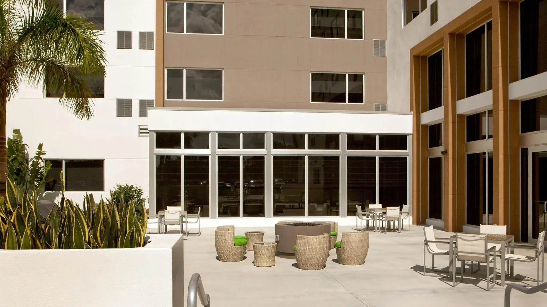 Element Miami Doral 3* Sweetwater