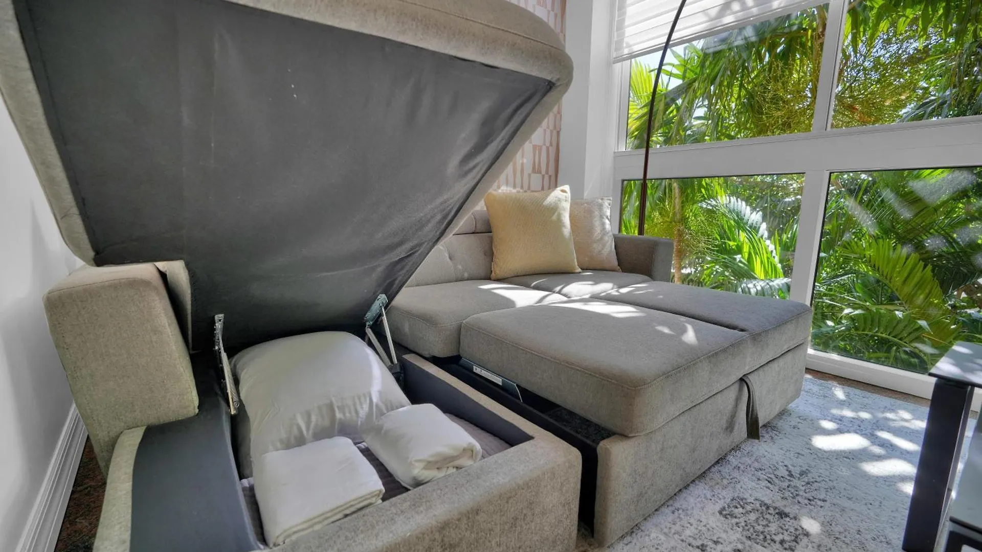 Treetop Retreat! Cozy 2 Bedroom In Heart Of Grove *