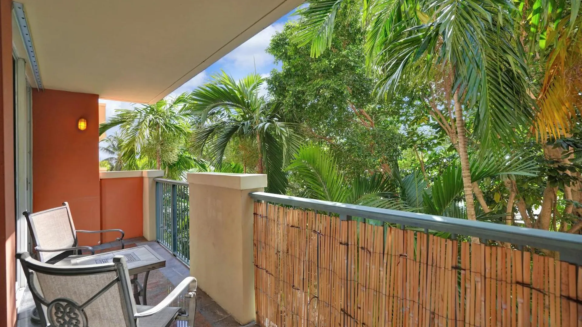 Διαμέρισμα Treetop Retreat! Cozy 2 Bedroom In Heart Of Grove Μαϊάμι