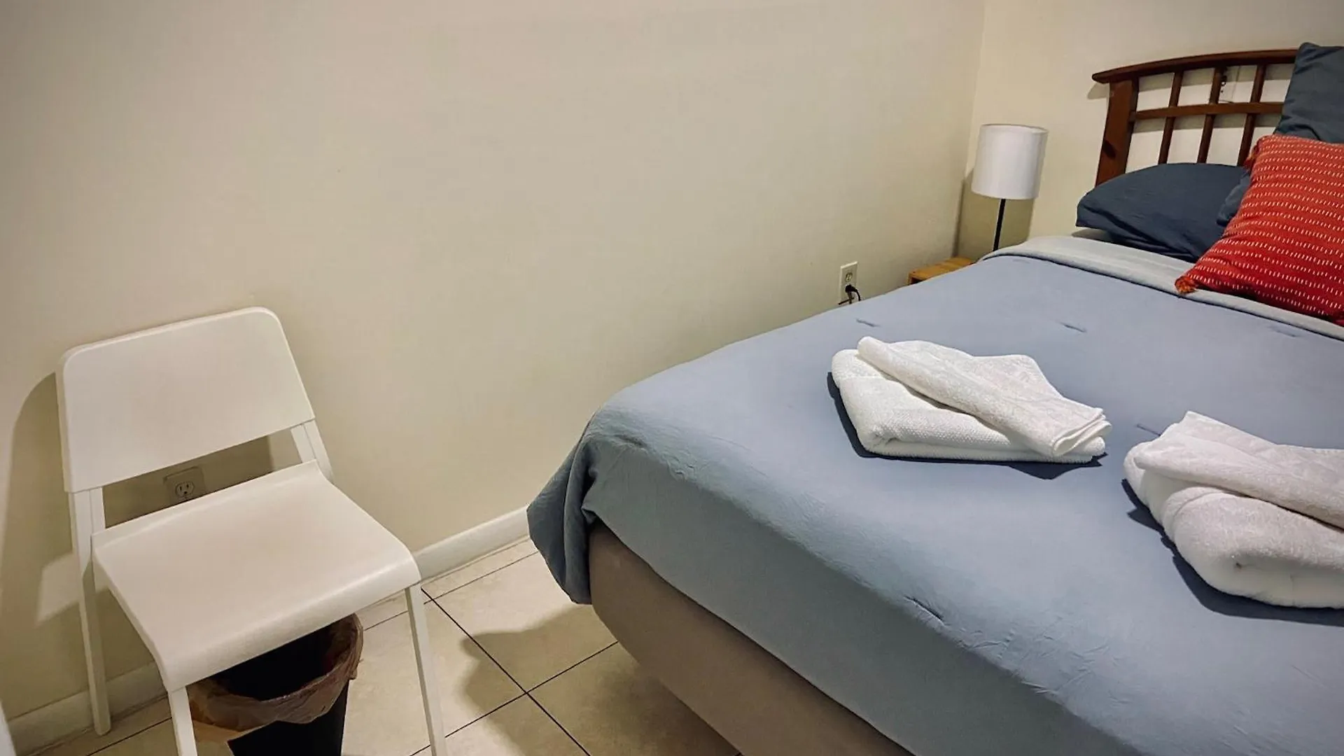 ホームステイ Cozy In Cute House, Close To Airport - Free Parking