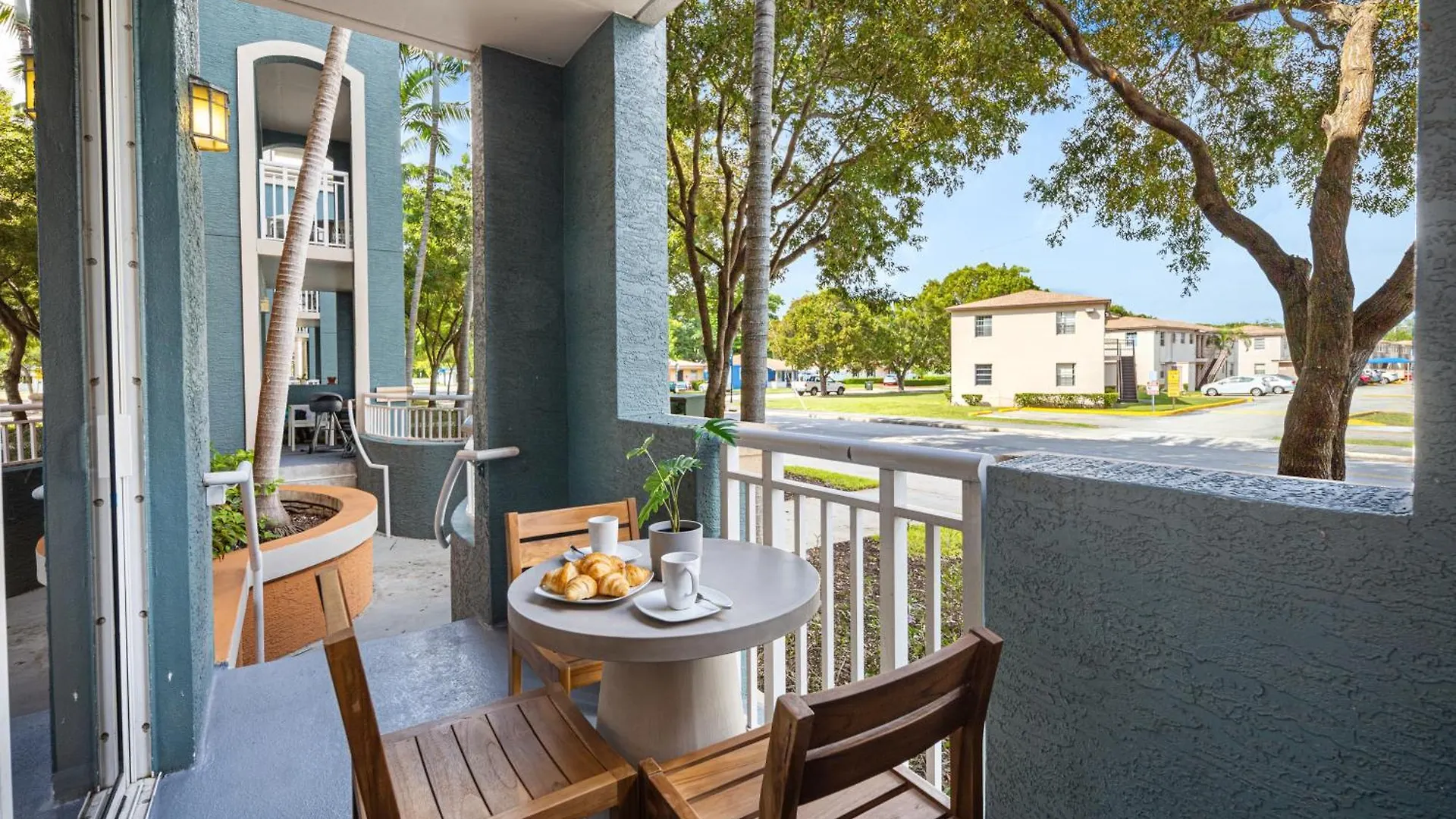 Apartment Dharma South At Red Road Commons *