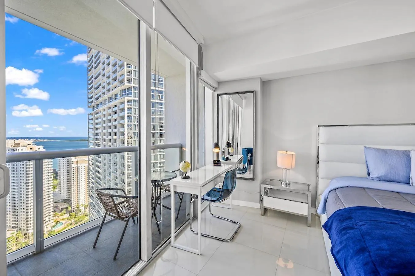 *iconic W Icon Condo/ Pool&waterviews*freespa* Appartement *