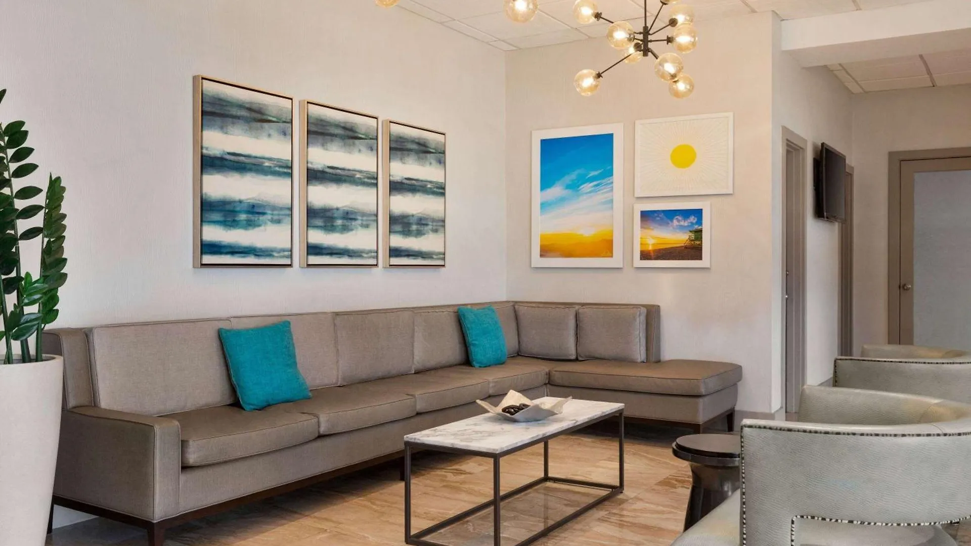 Days By Wyndham Miami Airport North 2*