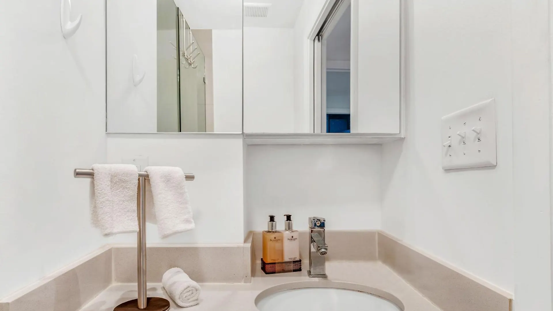 Апартаменты Modern 2-bd In The Heart Of Midtown