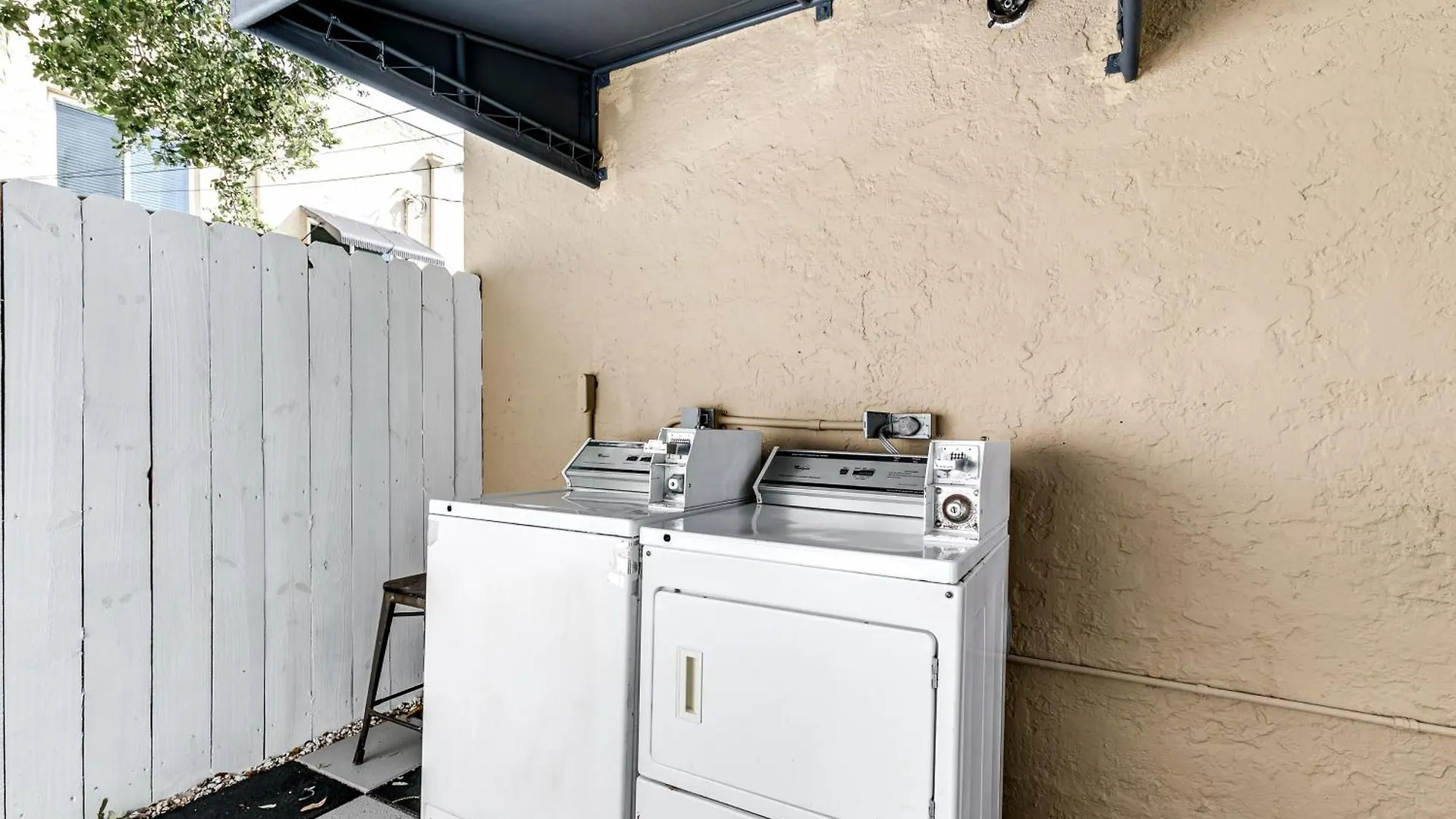Comfy Little Havana - Centrally Located Hv2
