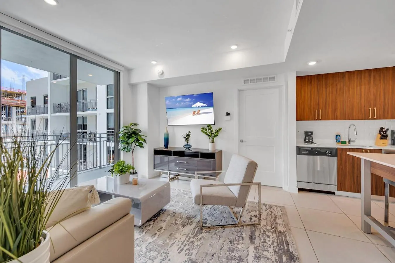 Centrally Located 2 Bed In The Heart Of Downtown With Free Parkin Lägenhet