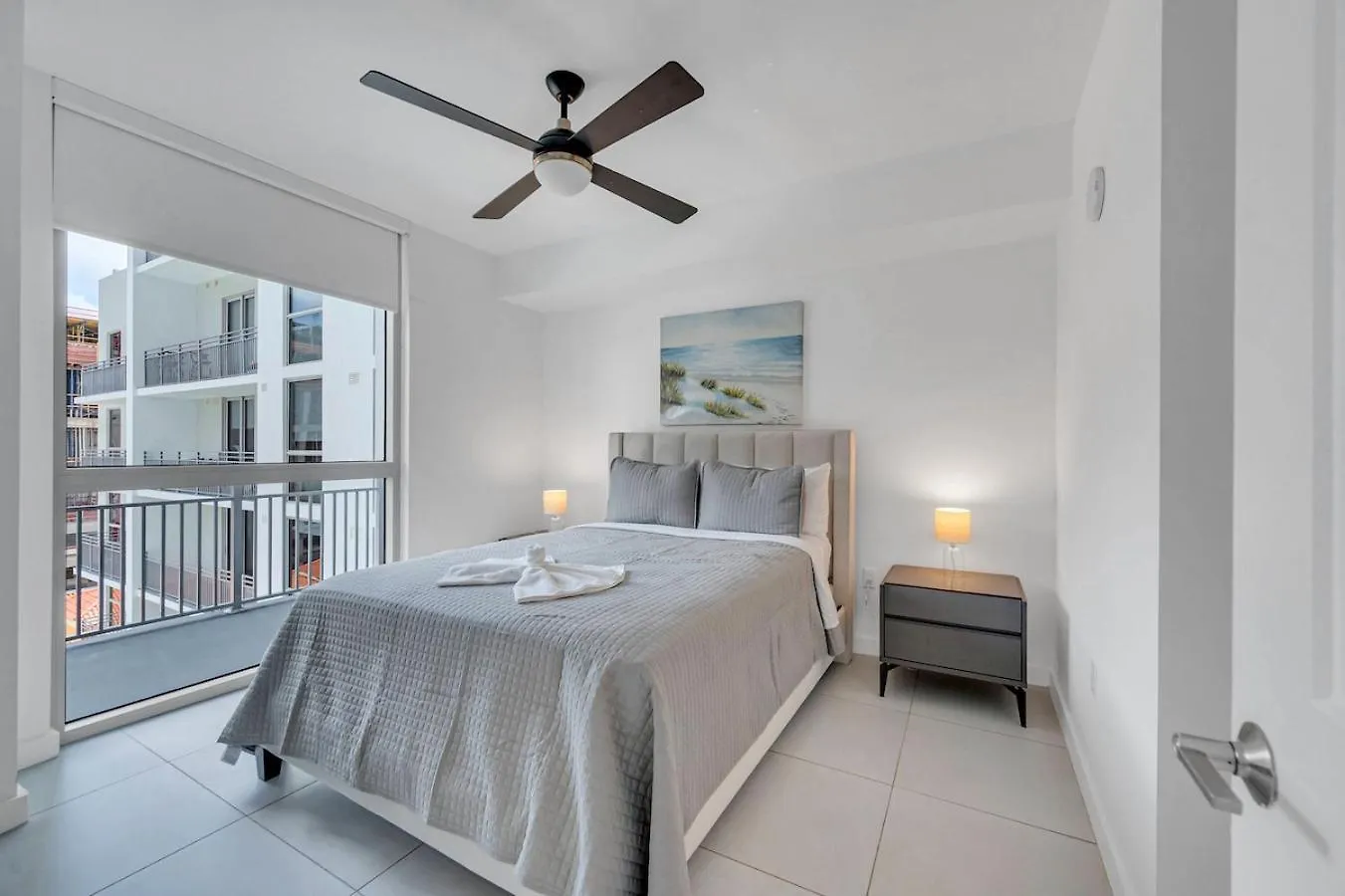 Centrally Located 2 Bed In The Heart Of Downtown With Free Parkin Lägenhet *