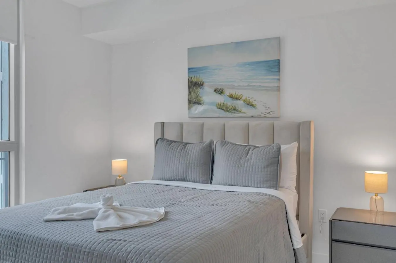 Lägenhet Centrally Located 2 Bed In The Heart Of Downtown With Free Parkin