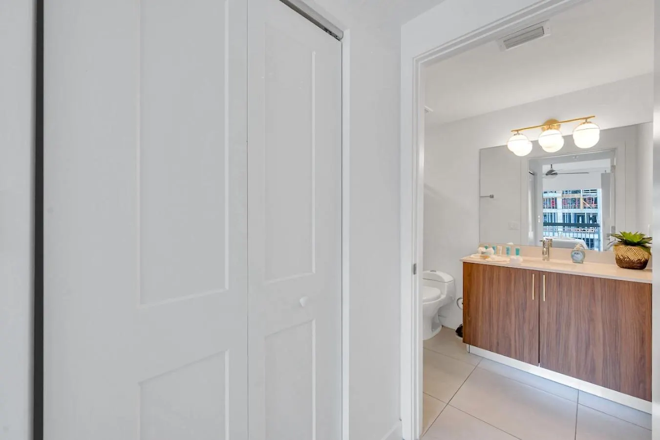 Centrally Located 2 Bed In The Heart Of Downtown With Free Parkin Lägenhet Miami