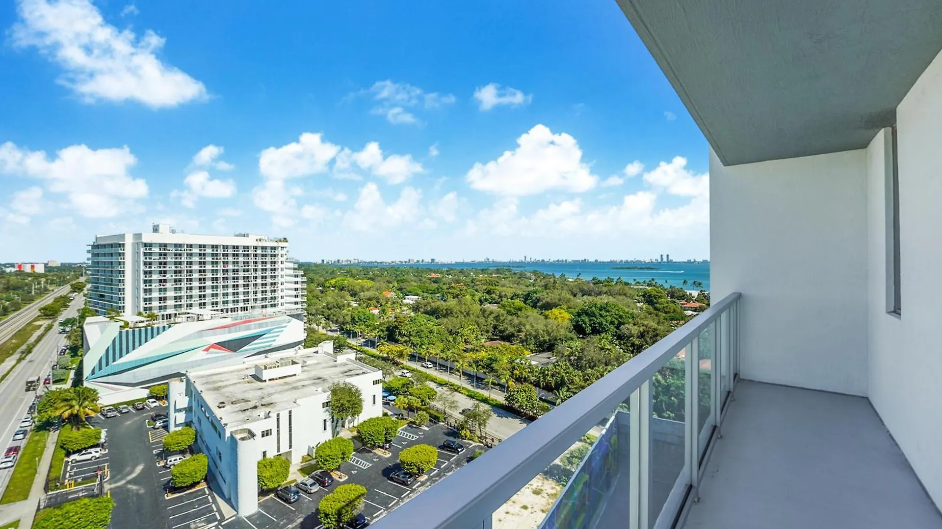 Quadro Residences By Ionica *