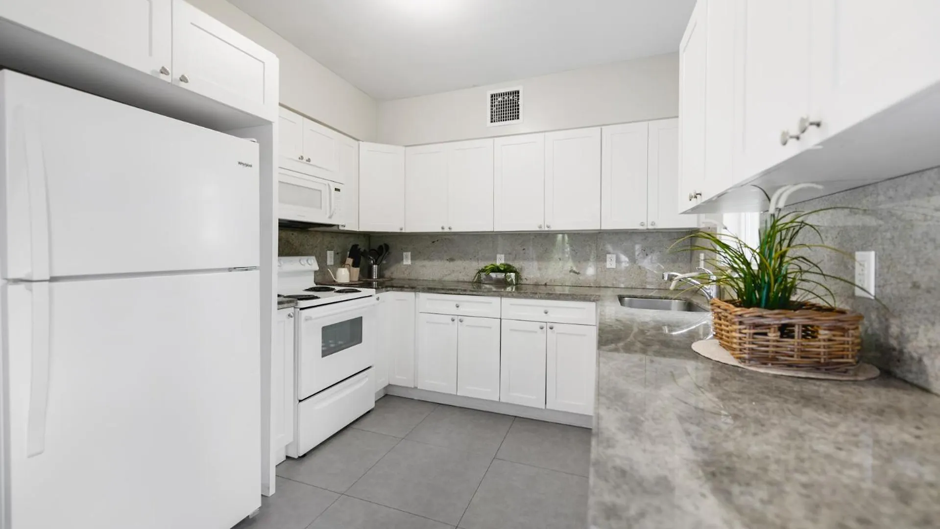 بيت للعطل Awesome Duplex On The East Side Of *