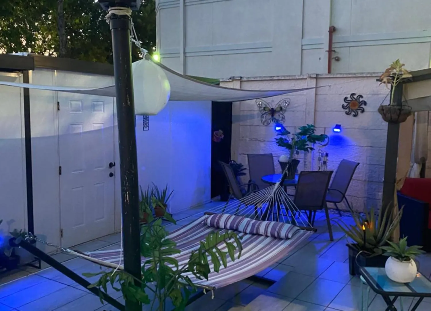 Bed & Breakfast Tiny Place W Private Hot Jacuzzi 7 Min To International Airport *