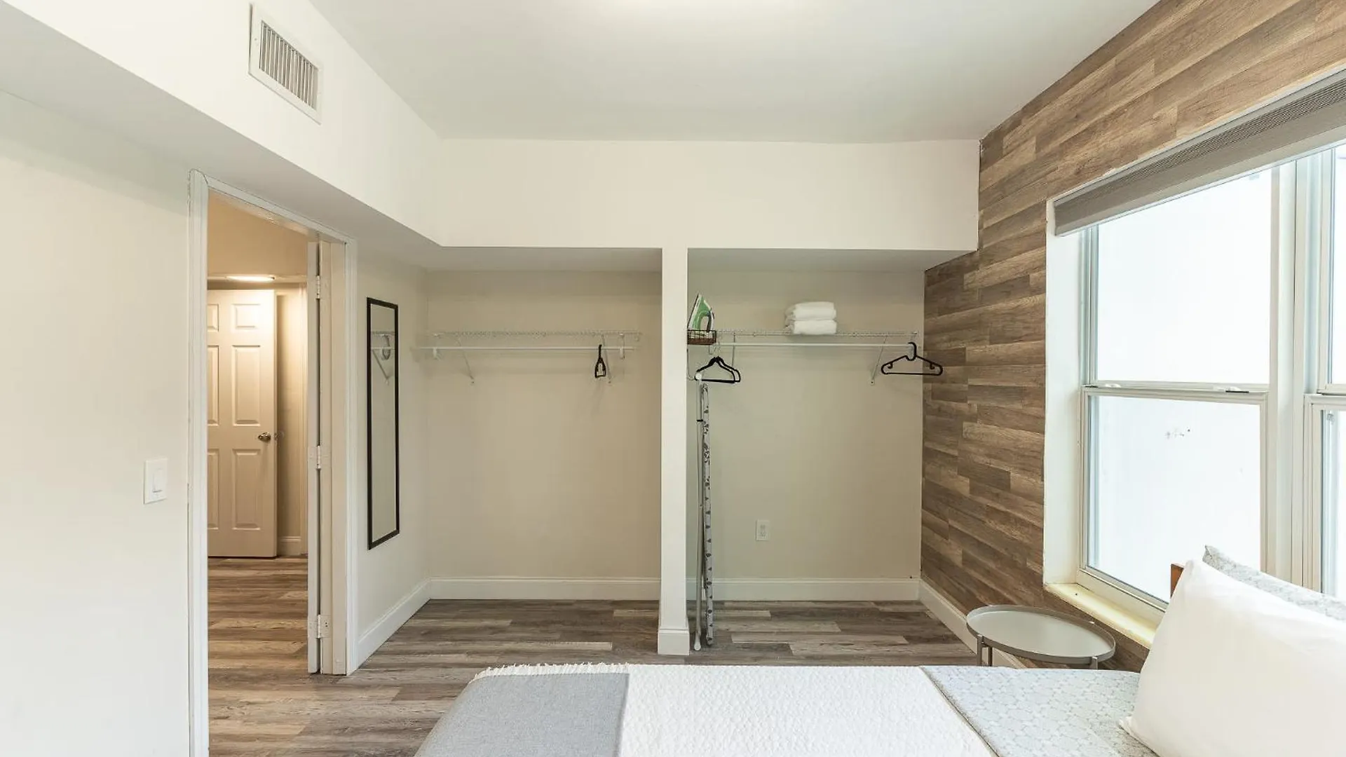 Oia House Brickell 10 Minutes Pool Location