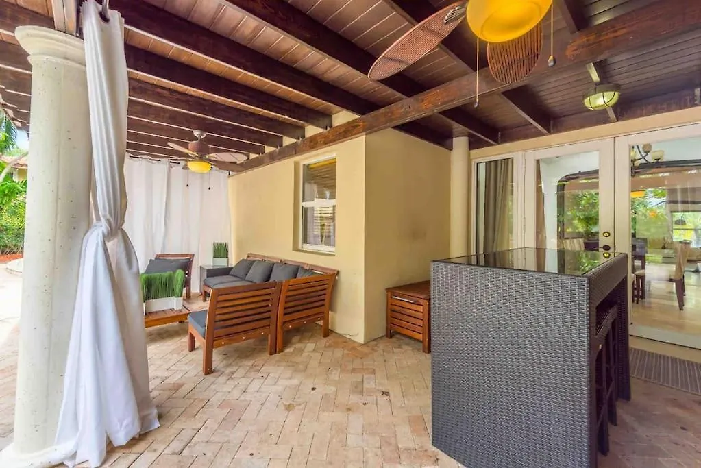 Sleeps 18 In Shores With Movie Theater / Pool / Jacuzzi