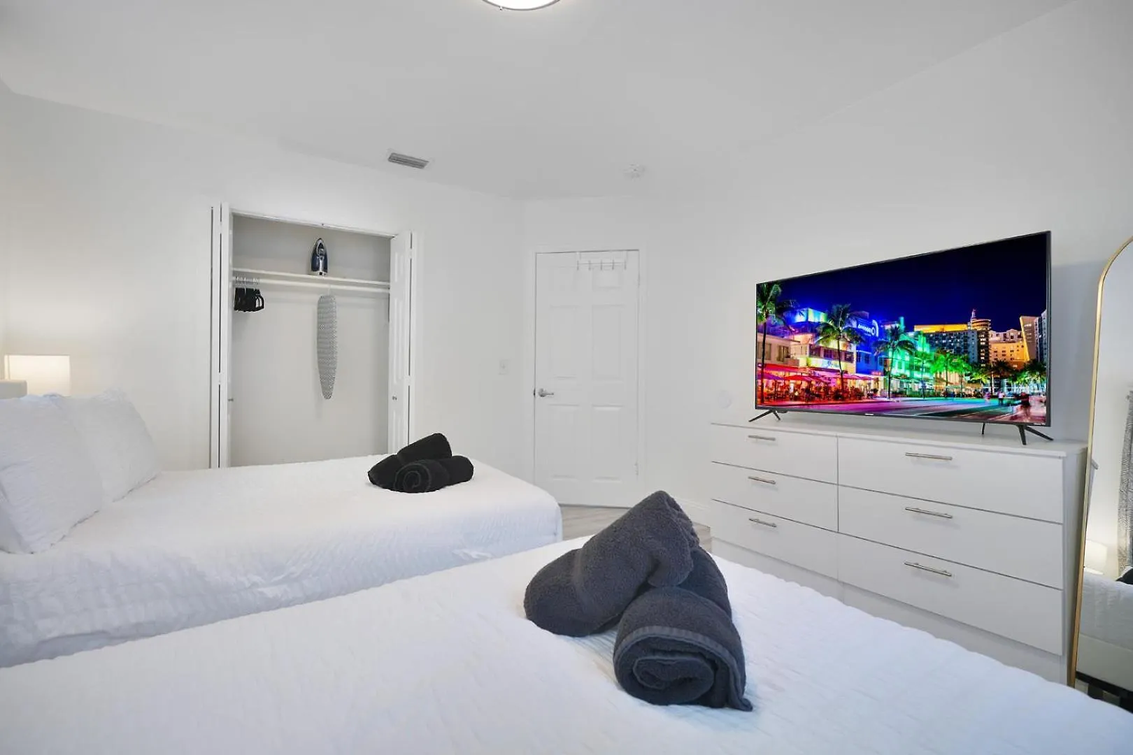 Vacay Spot Wynwood Comfort 2 Kitchen 2 Bbqs Patio Vibes, Prime Loc! 6 Blocks Away From Bars, Nite Clubs, Res, Shops *