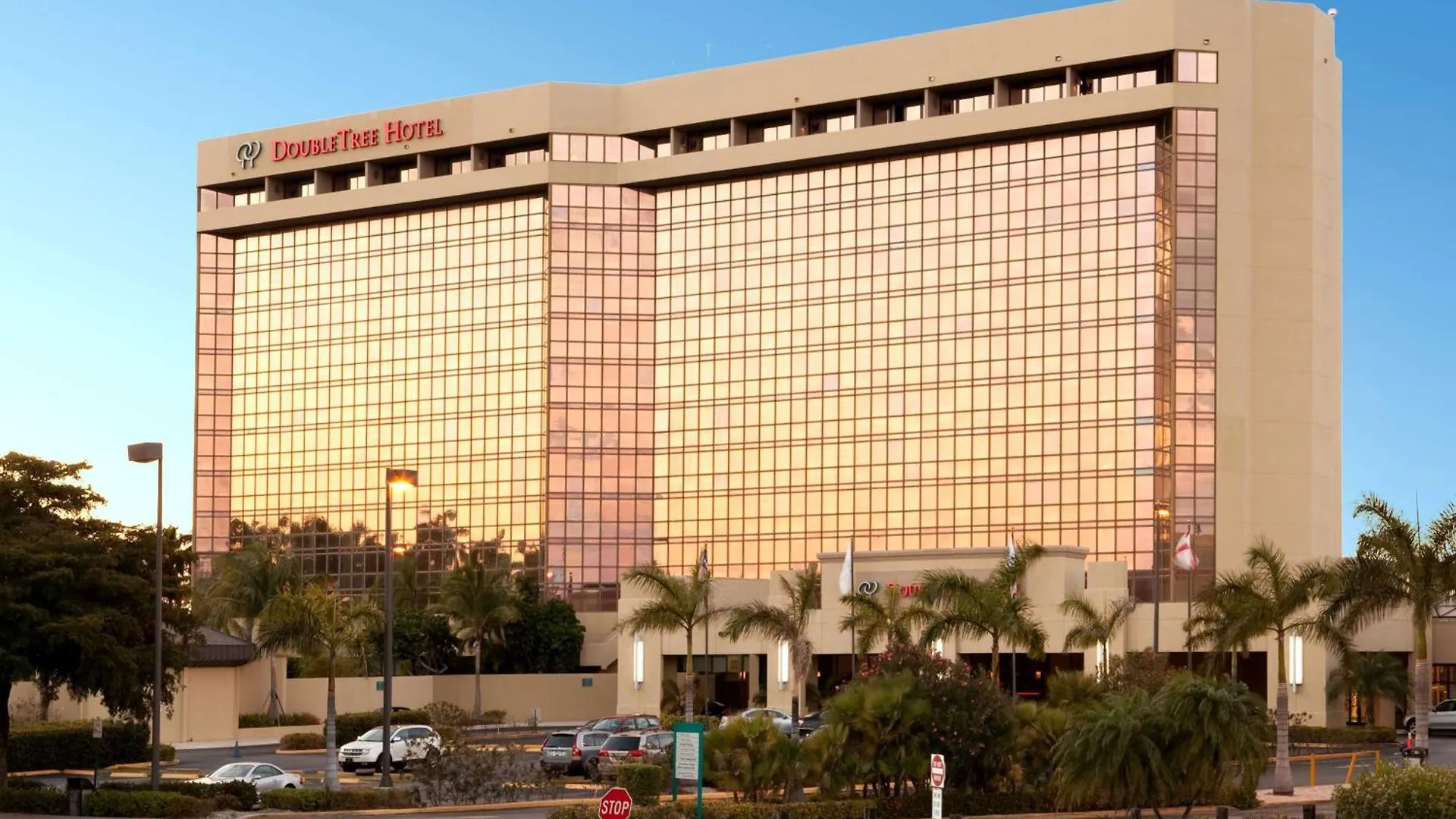 Doubletree By Hilton Airport & Convention Center Hotel