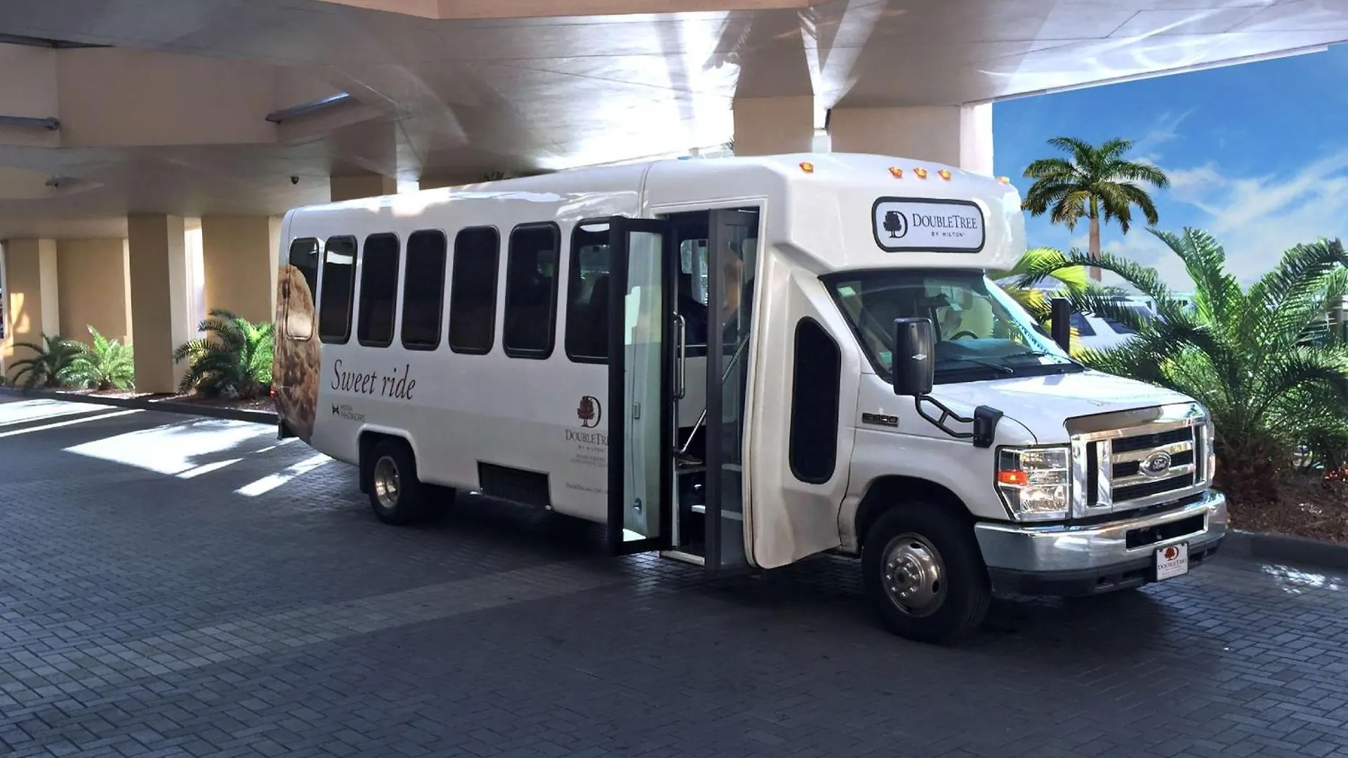 Hotel Doubletree By Hilton Airport & Convention Center